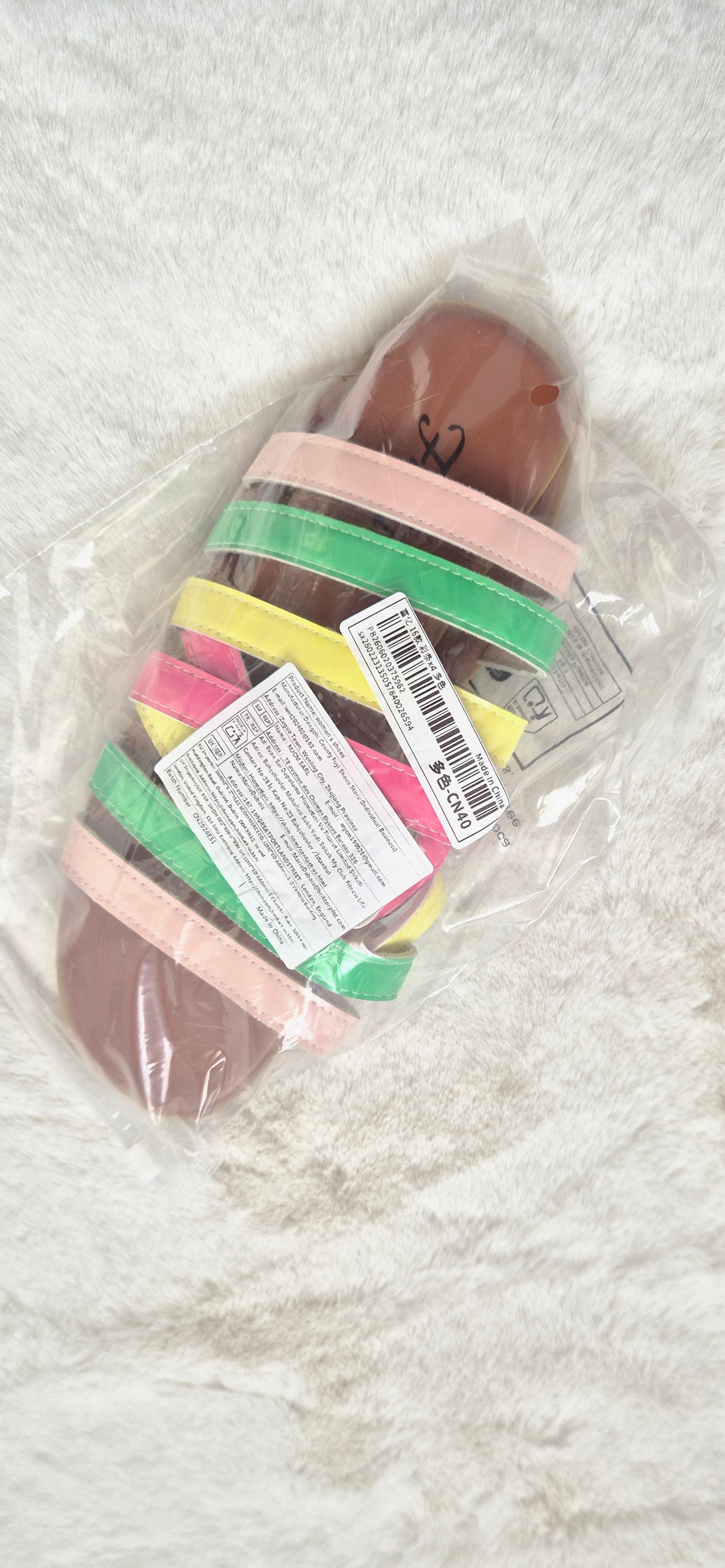 Sandales Plates Colorées – Style Estival & Tendance