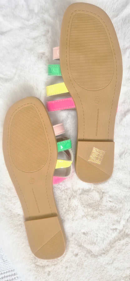 Sandales Plates Colorées – Style Estival & Tendance
